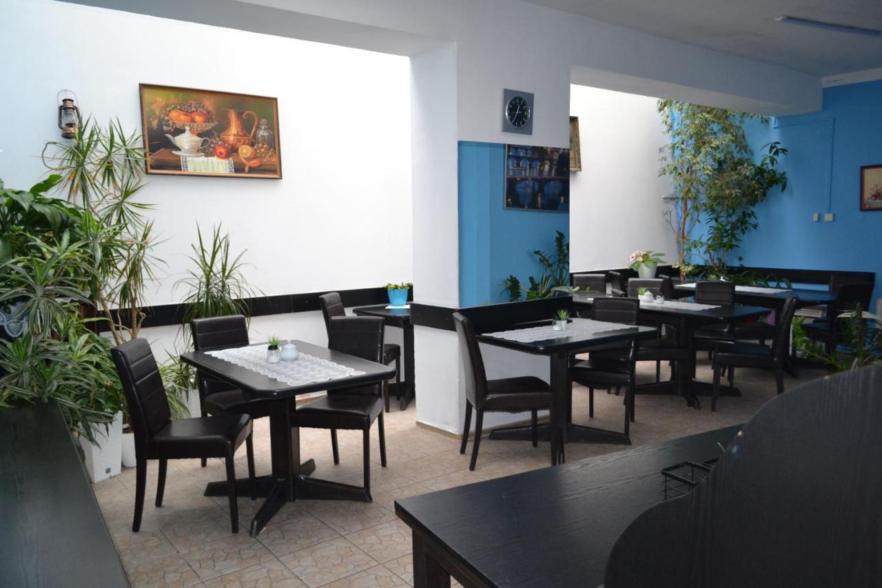 Aladin Praha Hotel Exterior photo